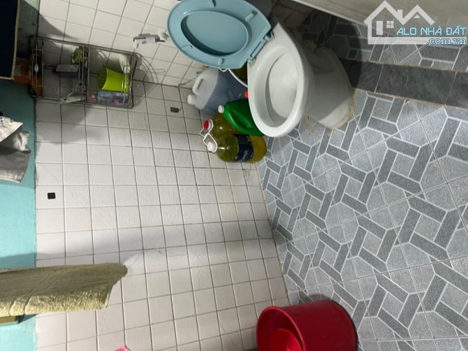 BÁN NHÀ CŨ GẦN 62m2 - HẺM 4M 1 TRỤC - SÁT MT AN DƯƠNG VƯƠNG Q.5 - NHỈNH 9 TỶ - 2