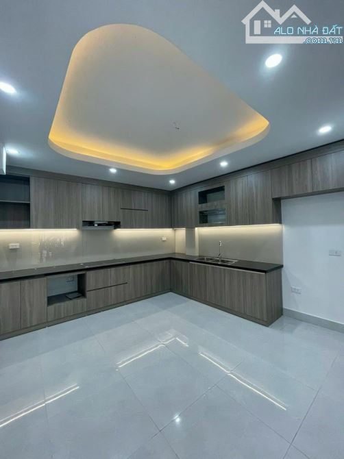 Bán nhà Đống Đa - phân lô - oto đỗ ngày đêm - 54m * 5T mt 4m giá 22.5 tỷ - 2
