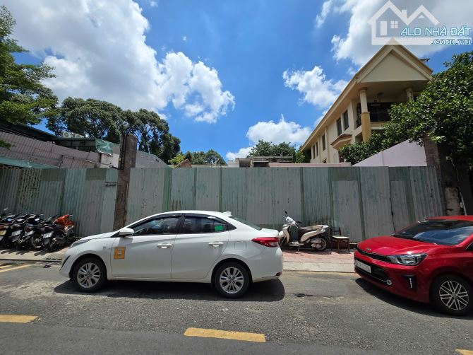 Khuôn lớn MT Lê Ngô Cát, Quận 3, 10x31m, CN: 311m2, Đất trống - Tiện xây mới, giá 120 tỷ - 2