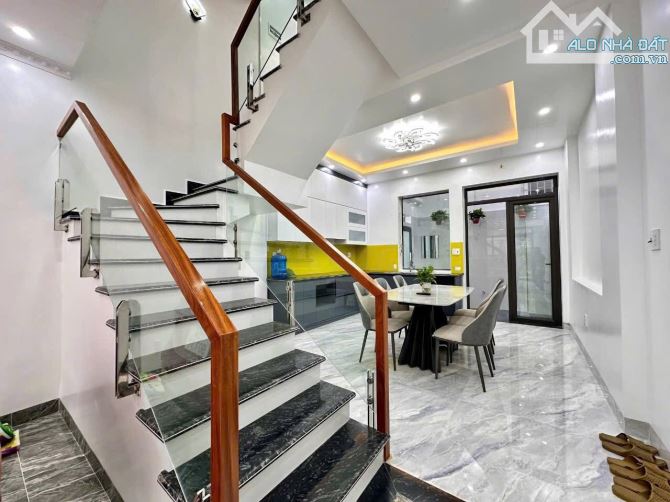 Bán nhà Trần Cung, lô góc, 10m ô tô, sát phố, nội thất xịn sò, 43m2, 10 tỷ. - 2