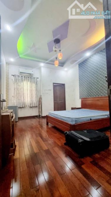 BÁN NHÀ HẺM XE TẢI NGAY KHU TÊN LỬA NỐI DÀI  - 4 TẦNG - NỘI THẤT FULL GỖ XỊN XÒ - 4 X 18 - - 2