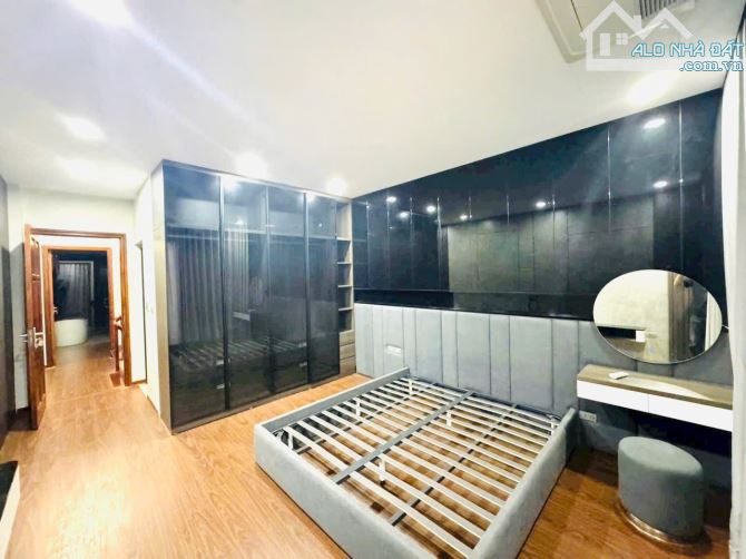 NHÀ ĐẸP NGỌC LÂM- NGUYỄN VĂN CỪ * DT 60M2, MT 4M, 5 TẦNG, Ô TÔ THÔNG, FULL NỘI THẤT, GARA - 2