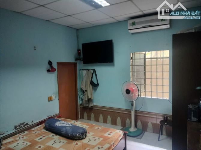 SIÊU HỜI...ĐẤT RẺ NHƯ CHO CÒN ĐƯỢC TẶNG NHÀ CẤP 4 2PN 2WC 120M2 chỉ 3.5TỶ HXH THÔNG ĐƯỜNG - 2
