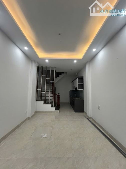 MẶT NGÕ THÔNG - KINH DOANH NHỎ - Ô TÔ 4 CHỖ ĐỖ CỬA KHI CẦN. - 2
