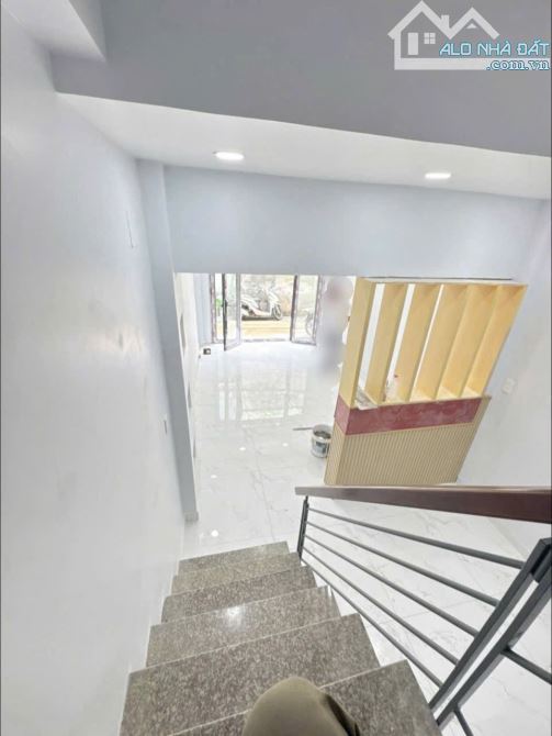 BÁN NHÀ MỚI ĐẸP 4 TẤM KHU VIP 20 THƯỚC ẨM THỰC SÁT MT VĨNH KHÁNH PHỐ ỐC GIÁ 6TỈ TÍ GIÁP Q1 - 2