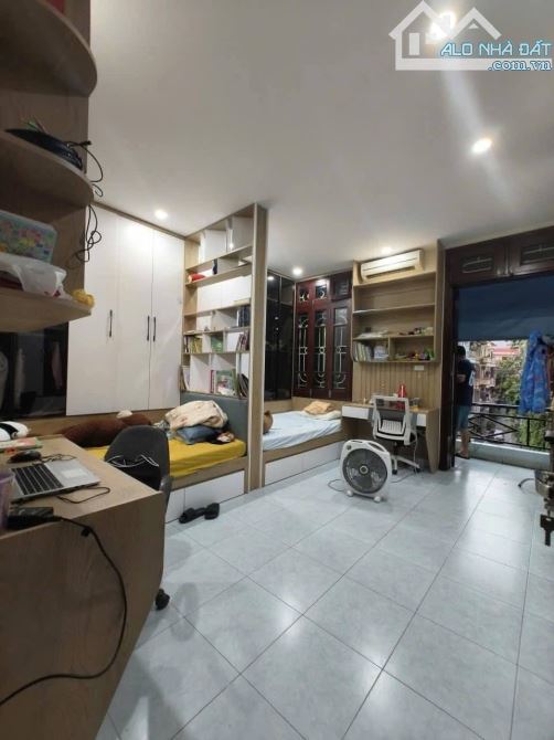 VĂN QUÁN - Q. HÀ ĐÔNG - 69M - 19 TỶ - PHÂN LÔ VIP - 3 Ô TÔ TRÁNH - VỈA HÈ RỘNG 2 BÊN - 2