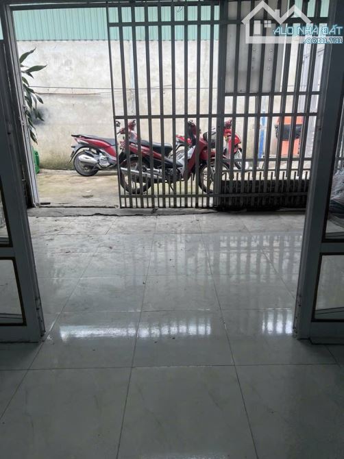 NHÀ CẤP 4,DT 5X17m , 85M2, 2PN, NGUYỄN VĂN TẠO  CHỈ 2.TY4 - 2