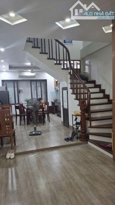 Bán nhà Đông Mỹ _50m2*4 tầng_ ngõ cực đẹp, ô tô thông_ 8.2 tỷ - 2