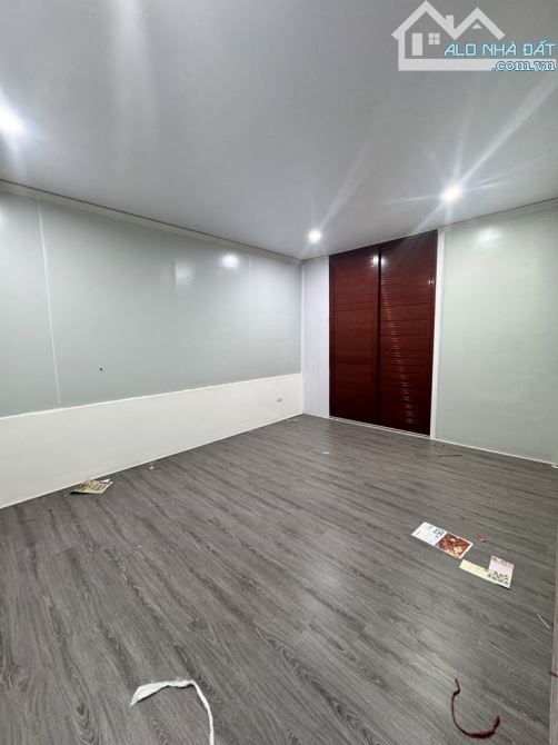 Căn nhà biệt thự cổ 2T gồm tầng 3 + 4 trung tâm quận HBT, hàng xóm Vincom, nhỉnh 5 tỷ - 2