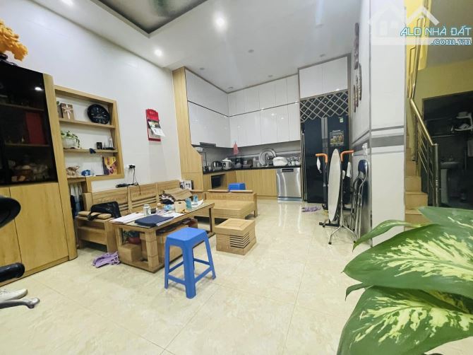 💥DÙ SAO THÌ: Pháo Đài Láng 35m2, nhà đẹp, dân xây, ngõ rộng, DT rộng, TT Đống Đa - 3