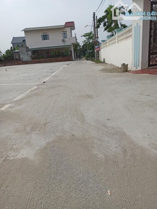 XUÂN LAI- GIA BÌNH -BẮC NINH- Ô TÔ 7 CHỖ THÔNG- CÁCH 100 MÉT CỔNG SÂN BAY -GIÁ 2 TỶ NHỈNH - 3