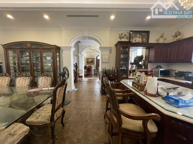 Biệt Thự đẹp 350m2 Hầm 3 Tầng ngay ngã 4 Quốc Hương - Thái Ly / Giá 74 tỷ Thương lượng - 3