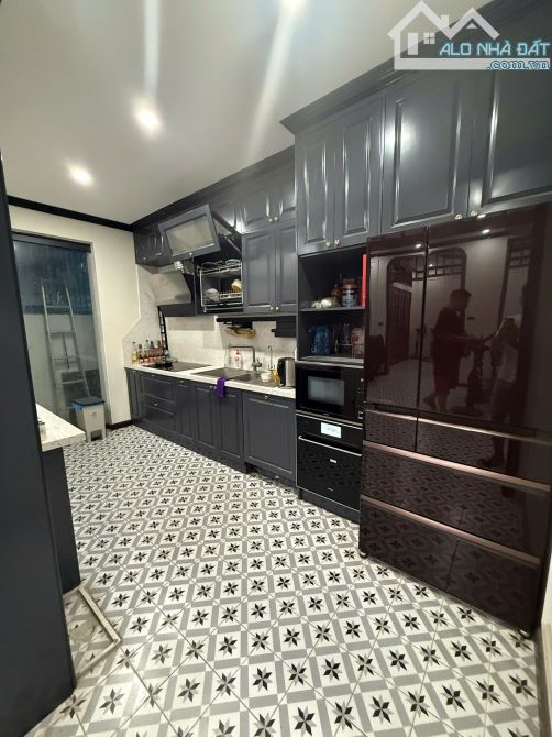 Lô góc, cách phố 20m Vương Thừa Vũ, ô chờ thang máy sửa lên 7T DT93m2 MT7.8m giá 23.5 tỷ - 3