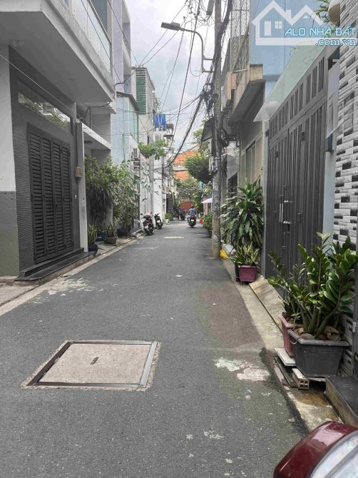 Bán nhà mới đẹp Huỳnh Văn Bánh, 50m2, 4 lầu, hẻm xe hơi,  chủ nhiệt bán giảm còn 9tỷ - 3