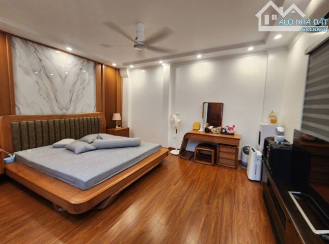 CẦN BÁN GẤP NHÀ LƯƠNG SỬ ĐỐNG ĐA 45m2, 5T, MT6,1m GIÁ 9.99 TỶ - 3