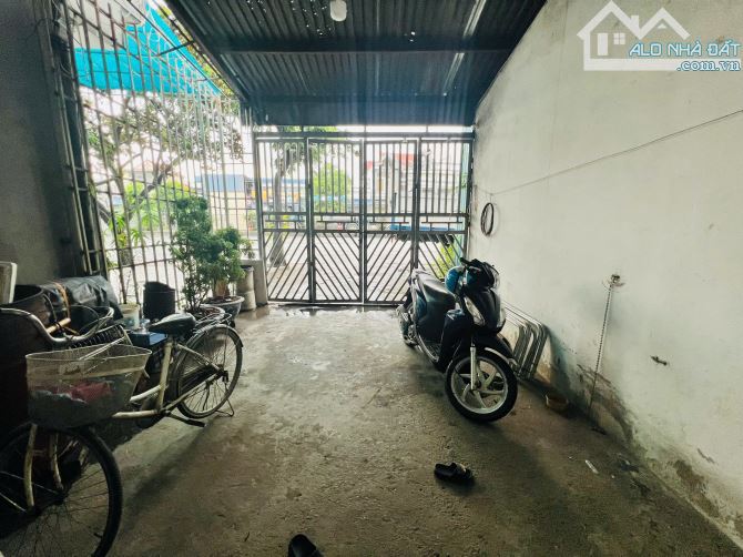 Bán đất tặng nhà 2 tầng cũ mặt đường quốc lộ 5 diện tích 46,1m + 30m Lưu ko  giá 2,xx tỷ - 3