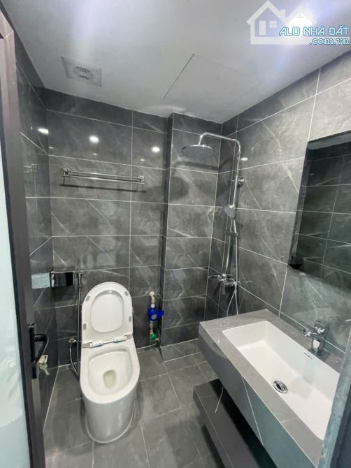 Cho Thuê CCMN Ngõ 112 Yên Hoà Cầu Giấy 25m2 Studio Ban Công Thang Máy Full Đồ Gần Chợ - 3