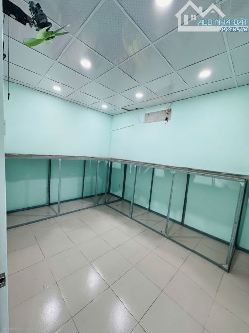 Chỉ 5.5 tỷ TL, Nhà 2 tầng, 4x13m, 56m2, 3PN, gần CC Bàu Cát 2, - 3