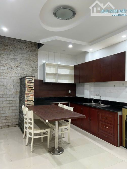 NHÀ SẠCH SẼ 2 LẦU + SÂN THƯỢNG THOÁNG MÁT 4PN 3WC HẺM LÊ HOÀNG PHÁI - 3