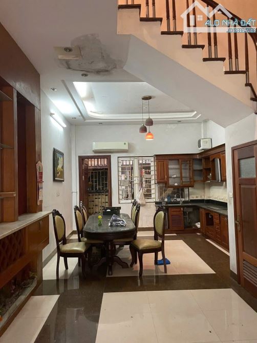 Bán nhà 5 tầng  Nguyễn Văn Huyên 70m 25.5 tỉ. - 3