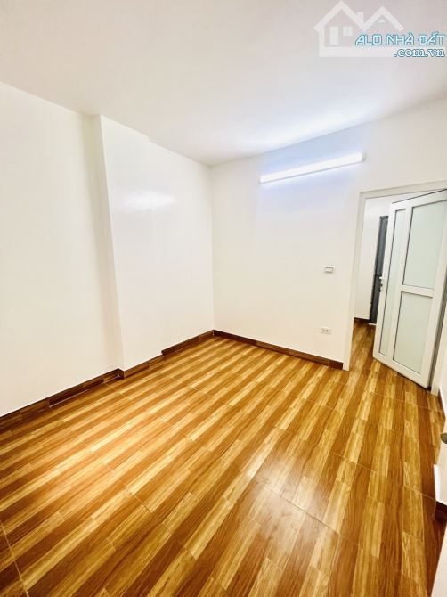 Tựu Liệt sát BX Nước Ngầm bán nhà 5 tầng mặt ngõ Ô tô 32m2 CHỈ 5.1 tỷ - 3