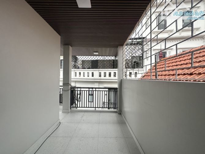 DÂN XÂY- LÔ GÓC NGUYỄN SƠN -5 TẦNG THANG MÁY - NGÕ THÔNG  - DT 68M - MT 5,8M - 3