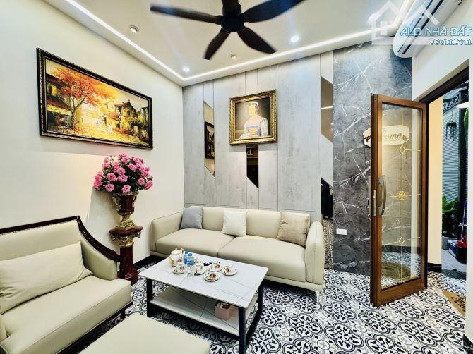 KHƯƠNG ĐÌNH THANH XUÂN - 5 TẦNG XÂY MỚI DT RỘNG 45M2 - GIÁ CHỈ 8 TỶ xx CỰC HIẾM!!!! - 3