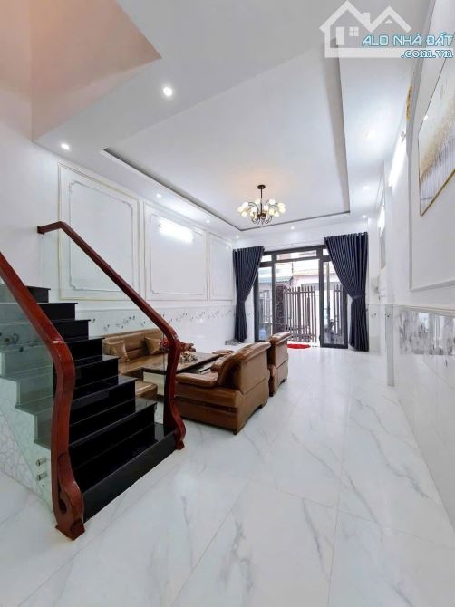 NHÀ ĐẸP - DT RẤT RỘNG - HOÀN CÔNG - 5 P. NGỦ - 3
