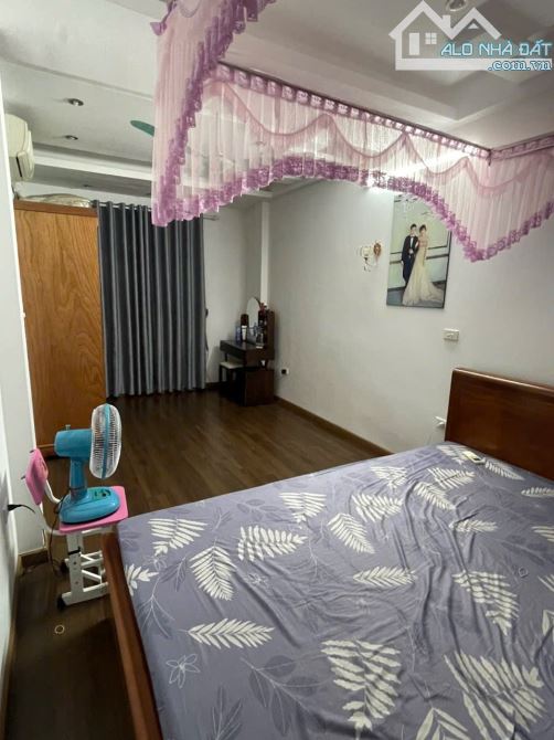 BÁN NHÀ HÀO NAM ĐỐNG ĐA 28m 4Tầng Mt 3m GIÁ 5.8 TỶ NGÕ THÔNG 2 THOÁNG KINH DOANH. - 3