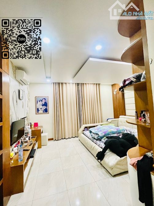 Cạnh Tên Lửa - 3 tầng - Ngang khủng 5,2m x 22m - 4PN rộng - Đường nhựa 8m - 3