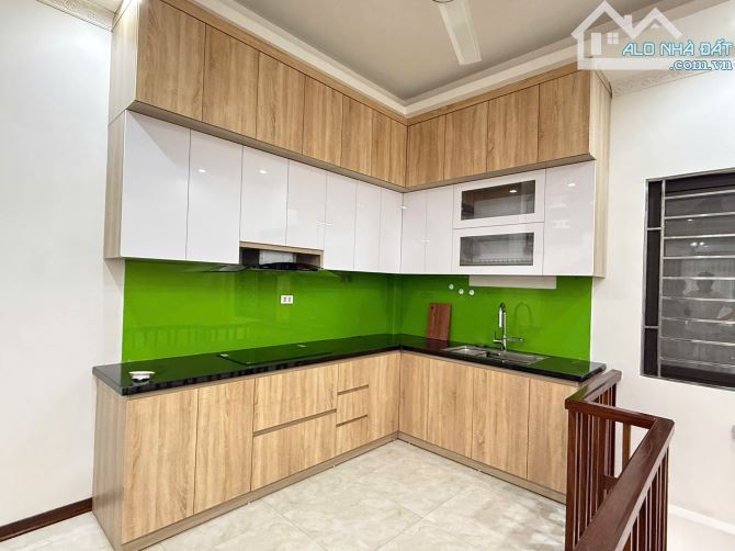 Bán nhà 5 tầng - kinh doanh đối diện kđt ParkCity. Dt: 50m2. Gía 15,8 tỷ có tl - 3