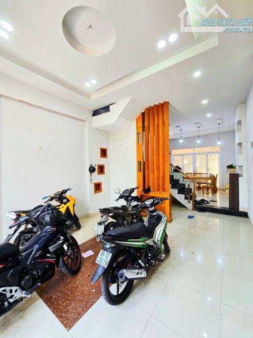 NHÀ PHỐ BÌNH TRƯNG ĐÔNG QUẬN 2 - 7.4 Tỷ - 56M2, 3 TẦNG, NGANG 4.4M, ĐƯỜNG Ô TÔ - 3