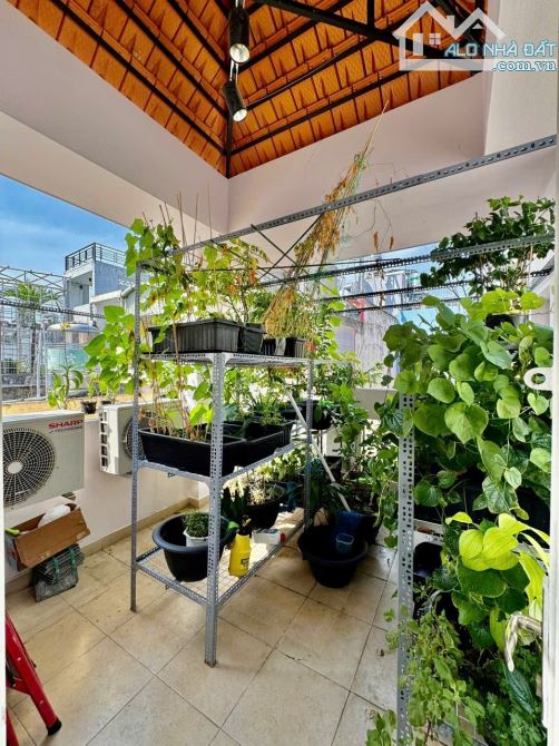 Bán gấp nhà Nguyễn Thiện Thuật, Q3. Giá 6 tỷ 7. DT 52m2. 4X12m. 4 tầng. Hẻm XH 6m - 3