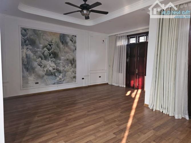 BIỆT THỰ TRÍCH SÀI - DT 92M2 x 4T - MT 18M - 16 TỶ - 3 MẶT NGÕ - GẦN HỒ - CHỦ LÃNH ĐẠO - 3
