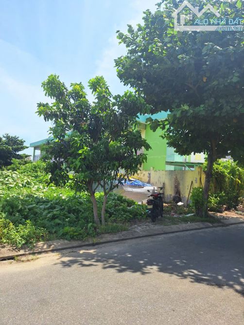 Chính chủ gửi bán lô đất gần trường quốc tế Niolas school giá 3ty8xx - 3