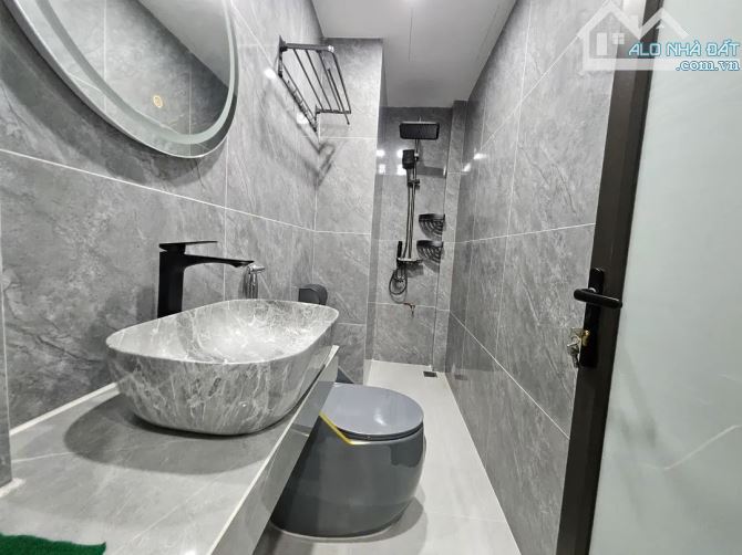 NHÀ ĐẸP MỚI XÂY PHỐ CỔ NGỌC LÂM - 6 TẦNG THANG MÁY - Ô TÔ ĐỖ CỔNG - NHỈNH 8 TỈ. - 3