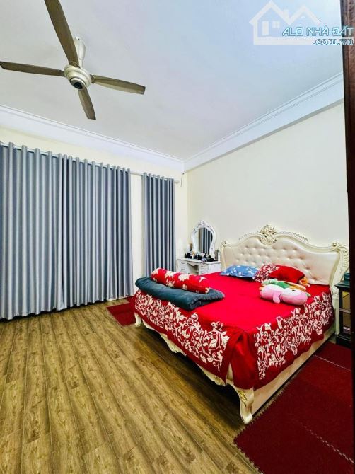 Bán nhà Triều Khúc khu phân lô căn góc 2 mặt thoáng ô tô đỗ cửa đầy đủ nội thất ở ngay DT - 3
