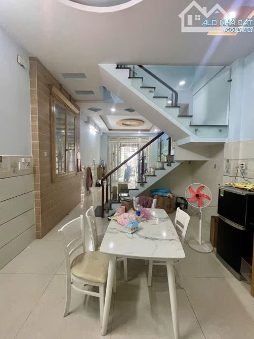 💥 NHÀ ĐẸP NGAY NGÃ TƯ BỐN XÃ – 2 TẦNG - 4X14M- HẺM XE HƠI - SHR - 3