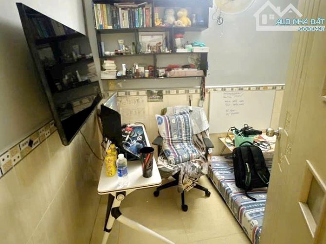 Cần bán nhà Quận 4, 2 lầu sân thượng hẻm Đoàn Văn Bơ - 3