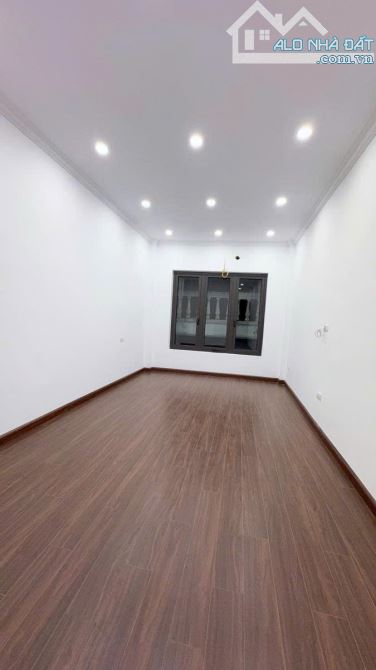 Nhà Đẹp Phố Đội Cấn -6 Tầng Thang Máy  4 Phòng Ngủ -full Công Năng - Ô tô Đỗ 10 m - 3
