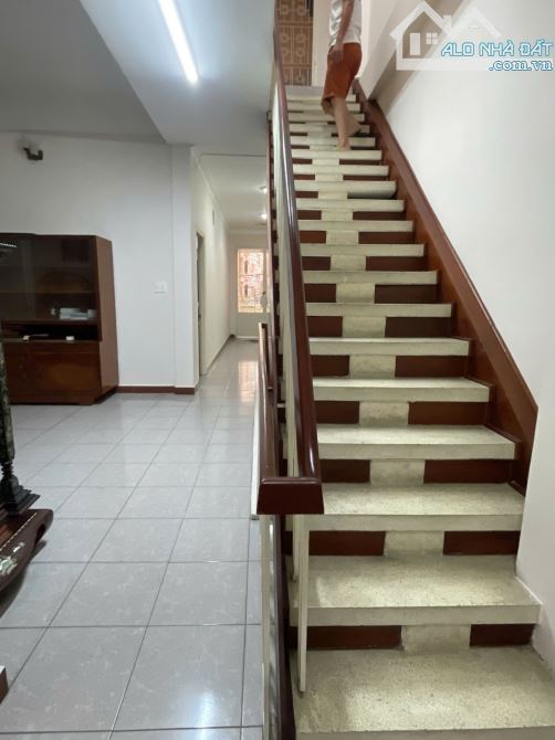 Bán nhà Quận 10 - khu phân lô - 109m2 - ngang 6m - 3 tầng - xe tải quay đầu - 3