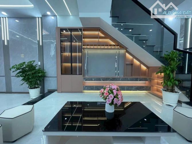 BÁN GẤP NHÀ TRONG THÁNG Đ.HUỲNH TỊNH CỦA,QUẬN 3. GIÁ 3TỶ910/60M2(4MX15M).SỔ SẠCH HOÀN CÔNG - 3