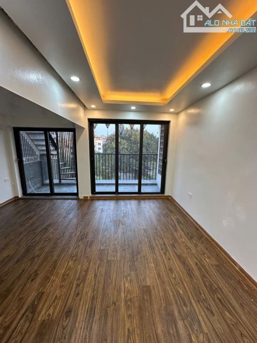 Siêu phẩm tiền vừa mặt phố, MT lớn, nhà xây đẹp Hoàng Văn Thái DT22m2 xây 6T MT4.6m 10.8ty - 3