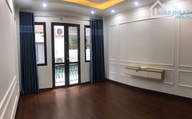 BÁN NHÀ LÔ GÓC THẠCH BÀN LONG BIÊN NHỈNH 5 TỶ 35m 5 TẦNG Ô TÔ DÒNG TIỀN 15 TRIỆU/1T - 3