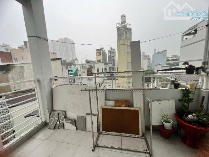 Nhà 3 tầng cực đẹp, gần ĐH Luật, 50m2, nhỉnh 5 tỉ - 3