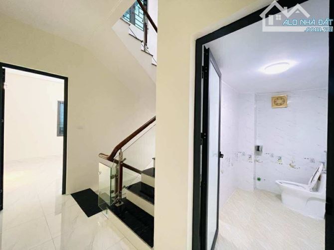 PHÂN LÔ QUÂN ĐỘI - ÔTÔ TRÁNH - 2 THOÁNG TRƯỚC SAU - DÂN XÂY -  60M2 X 4T - MT 4.5 - 3