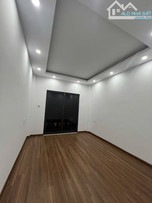 MẶT NGÕ THÔNG - KINH DOANH NHỎ - Ô TÔ 4 CHỖ ĐỖ CỬA KHI CẦN. - 3