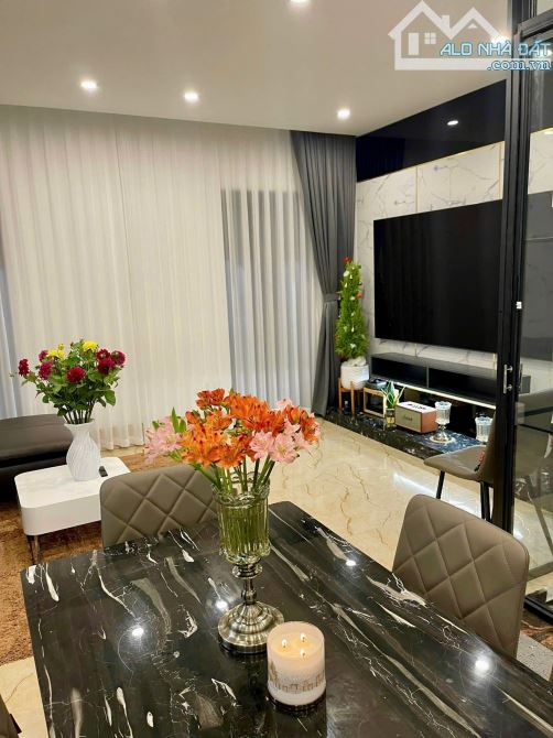 Bán nhà 6 tầng dân xây phường Việt Hưng, Vỉa hè oto tránh kinh doanh dt 65m mt 5.2m - 14.x - 3