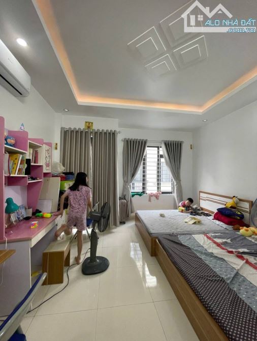 BÁN GẤP! Nhà 3 tầng Dương Đình Hội, 68m2, đường nhựa 6m, khu phân lô dân trí. Chỉ 6 TỶ - 3