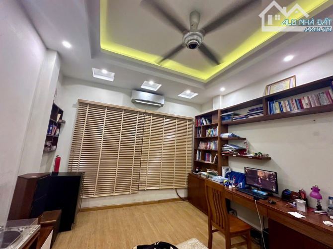 Cho thuê nhà Vũ Tông Phan – Đống Đa DT 70m x 4 tầng, phân lô ôtô đỗ giá thuê 18tr/th - 4